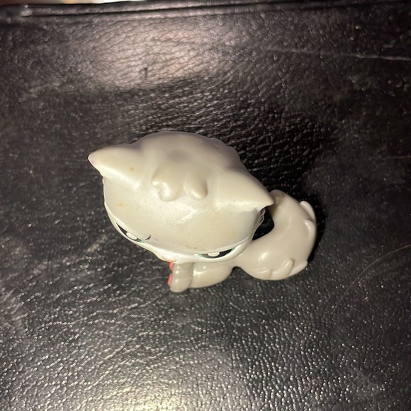 Littlest Pet Shop # 82, Gray Cat - Picture 5 of 5